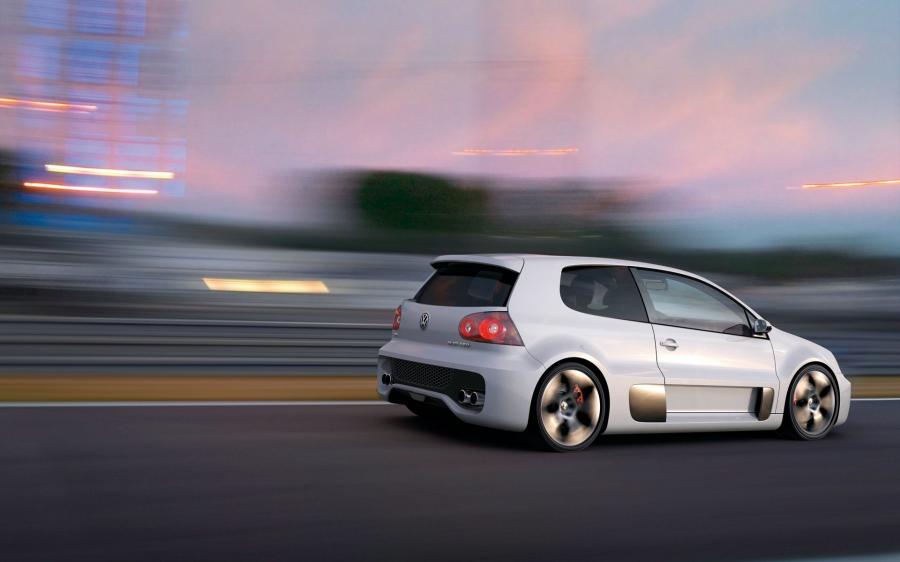  Volkswagen Golf GTi W12 650 Concept 2007 года  (фото 20 из 36)